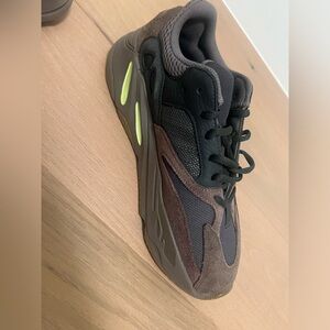 YEEZY BOOST 700 Mauve